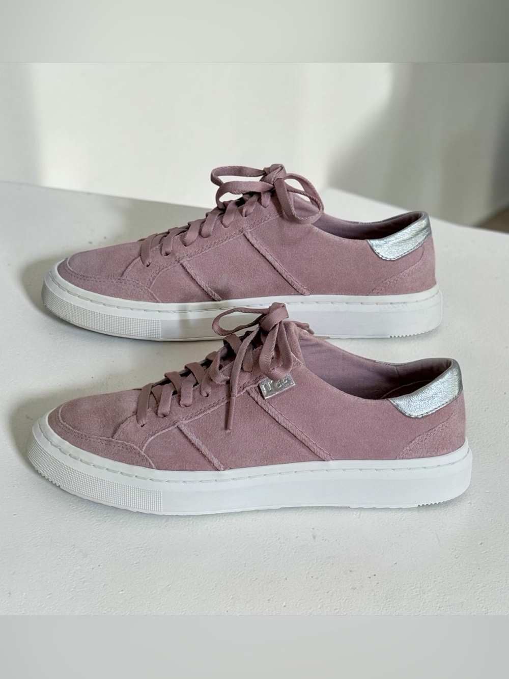 UGG Women’s Pink Suede Lace-Up Sneakers! Size 8! EUC!!